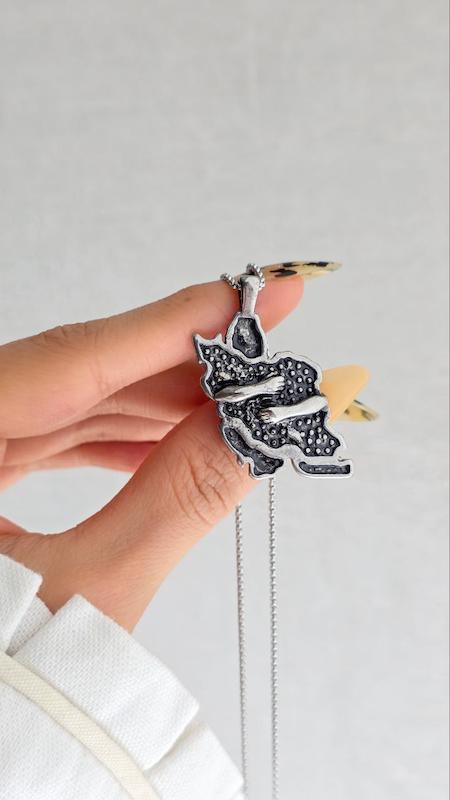 گردنبند ایران _ آغوش استیل