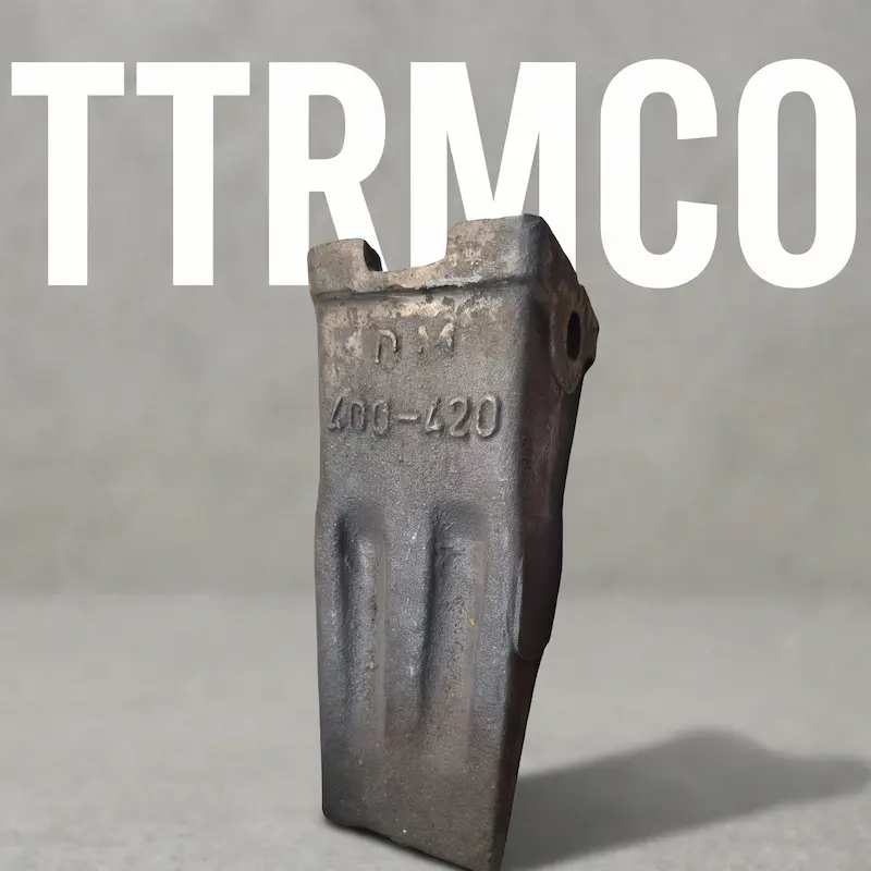 ناخن بیل دوسان 400 420 برند DM مقاوم و ضد سایش مناسب حفاری و کار سنگین | TTRMCO