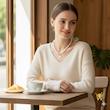گردنبند زنانه مروارید با قفل تی و آویز سکه ورساچ