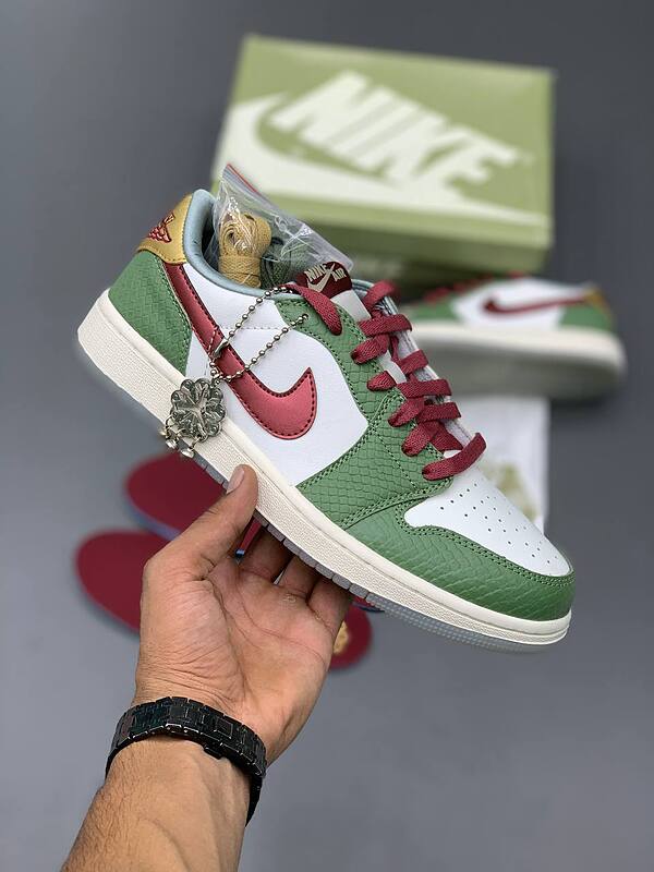 کتونی جردن 1 | AIR JORDAN 1 RETRO LOW OGZ