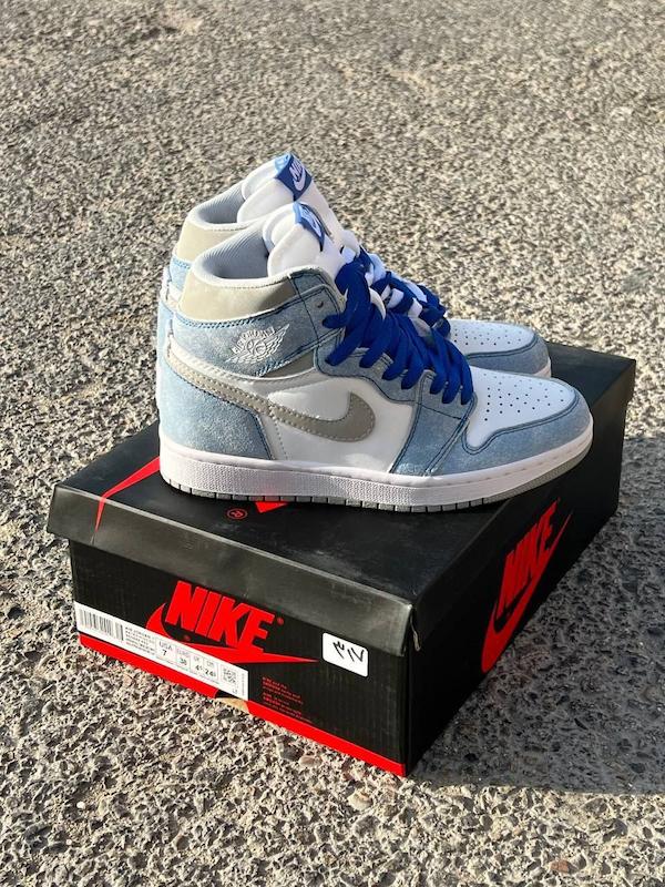کتونی ایر جردن 1 Hyper Royal