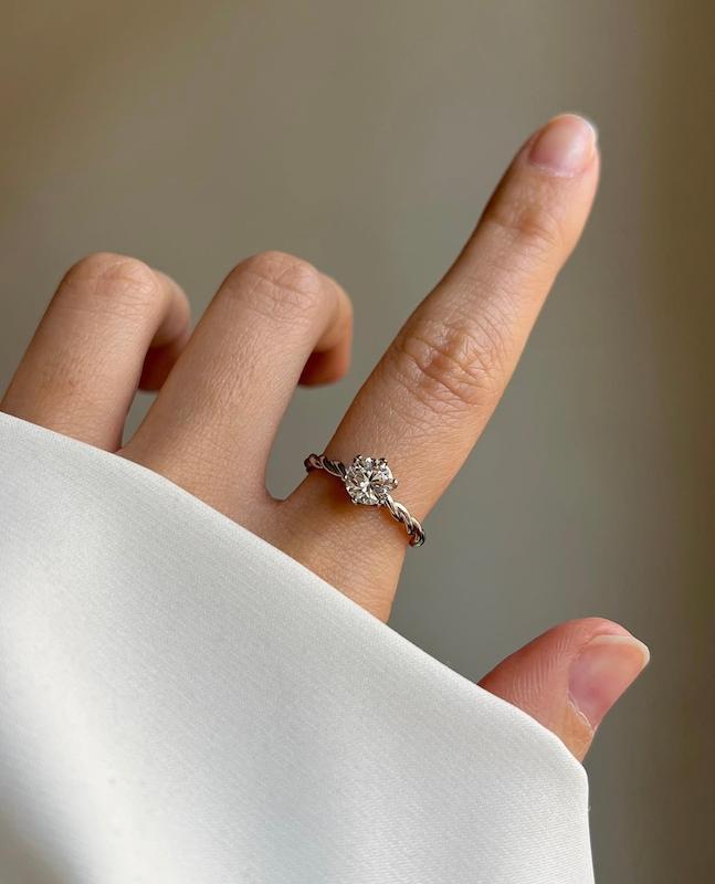 انگشتر تک نگین پیچی