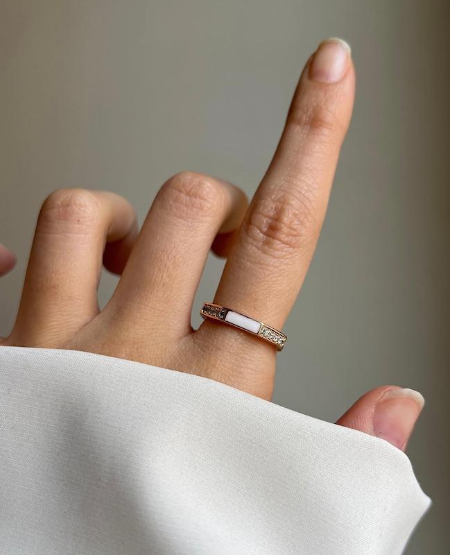 انگشتر چند ضلعی سفید