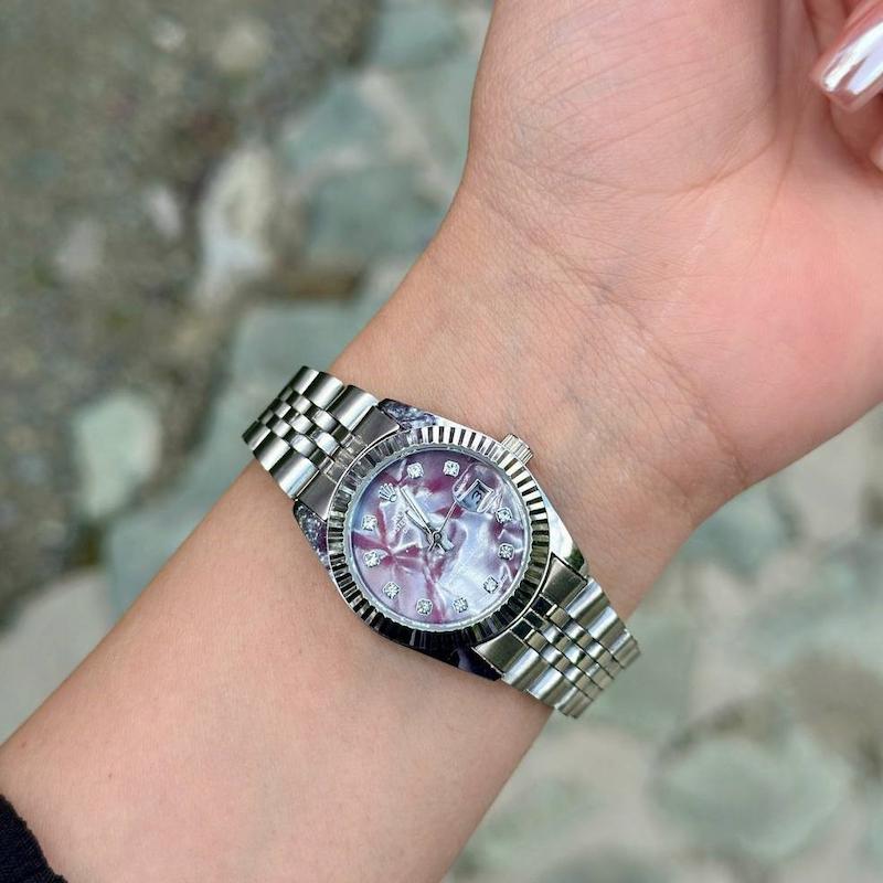 ساعت زنانه لوکس با طراحی کلاسیک و بند فلزی