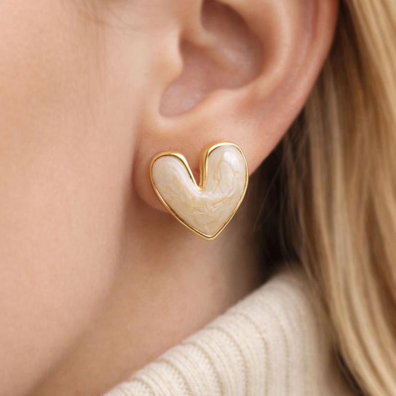 گوشواره میخی زنانه میناکاری مدل قلب