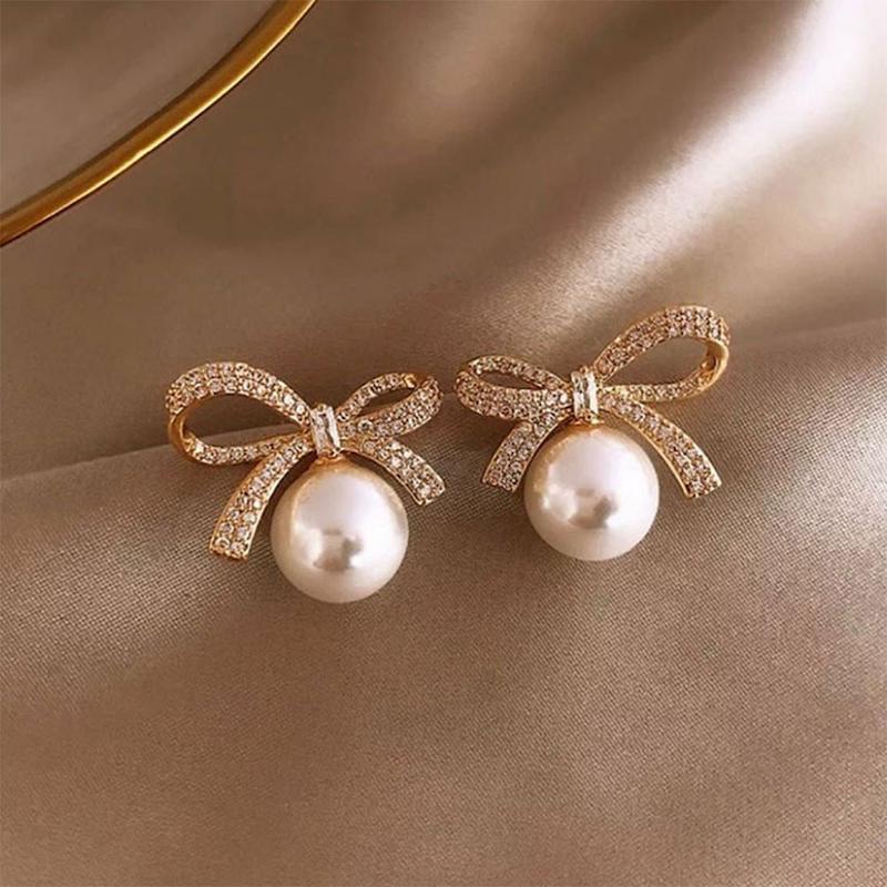 گوشواره پاپیونی نگین‌دار با آویز مروارید کد 105