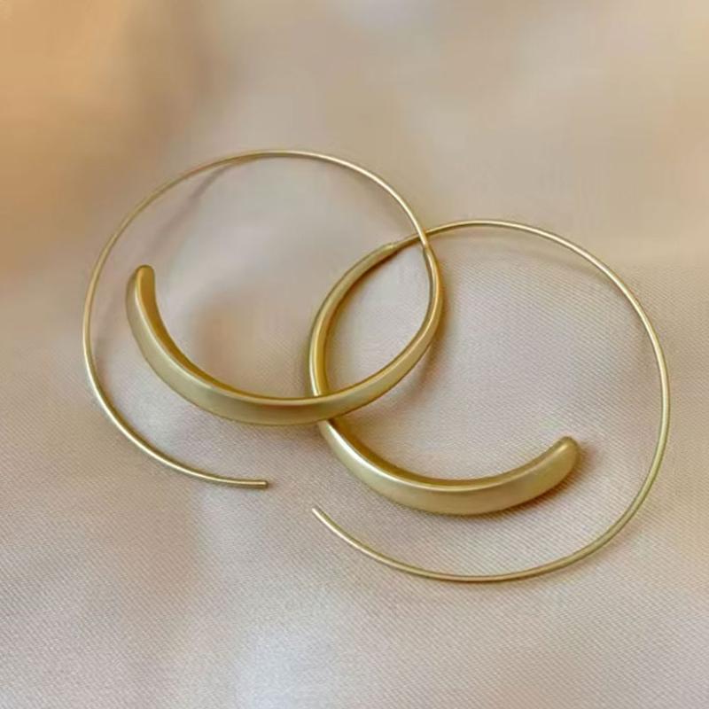 گوشواره حلقه‌ای ساده با فرم باز