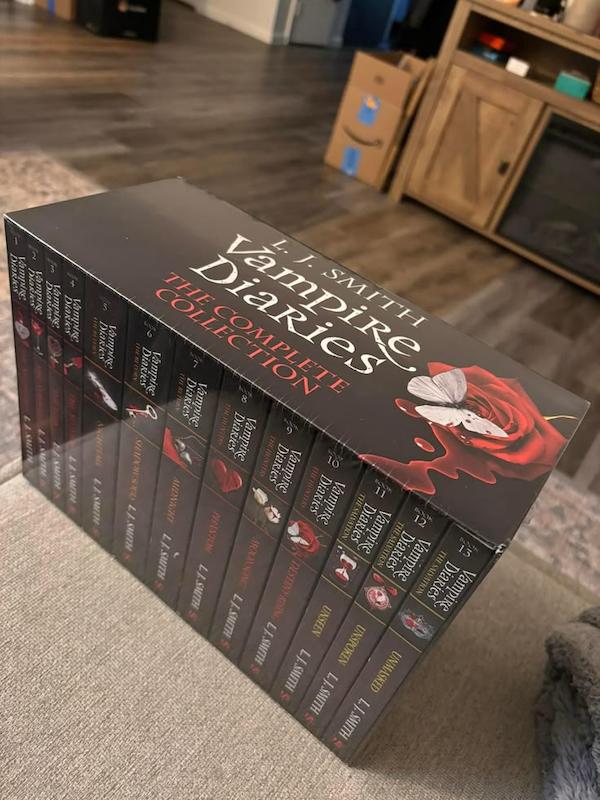 پک کتاب vampire diaries اورجینال