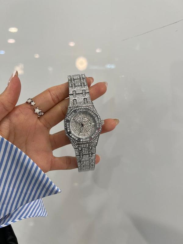 ساعت فول نگین