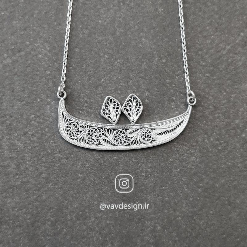 گردنبند حرف ت با زنجیر 