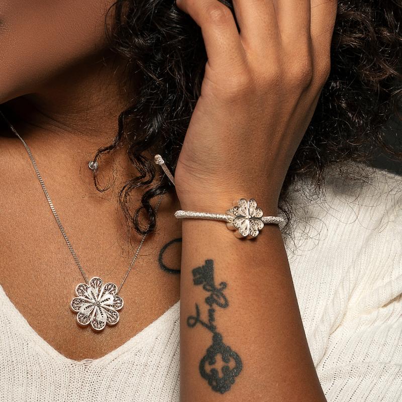 دستبند نخی شبدر