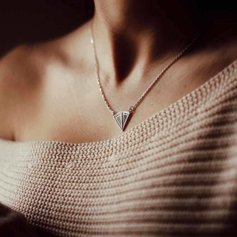 گردنبند مثلث