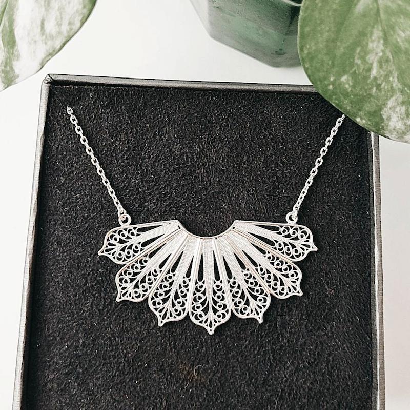 گردنبند تیروژ با زنجیر