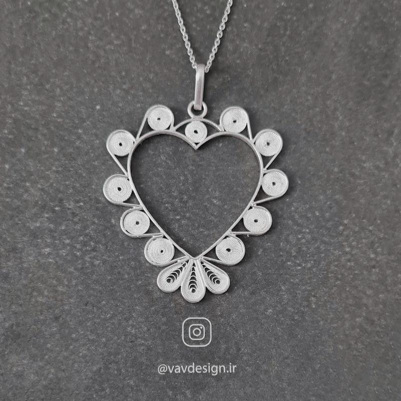 گردنبند قلب تو خالی 