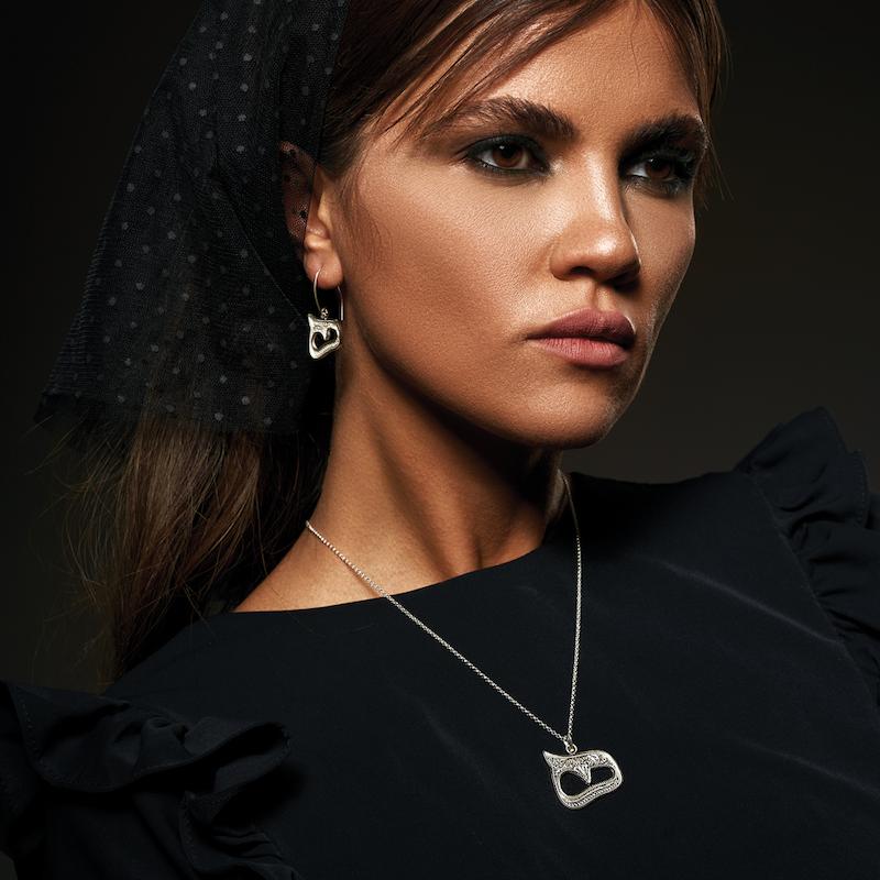 گردنبند حرف هـ با زنجیر 