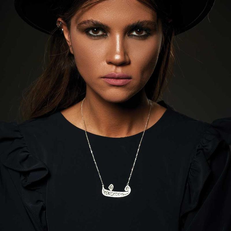 گردنبند حرف ف با زنجیر 