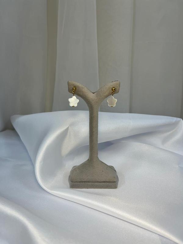 گوشواره گل صدفی مینیمال