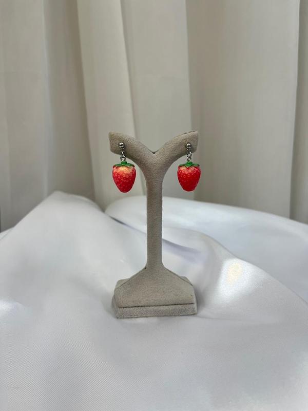 گوشواره فانتزی توت فرنگی