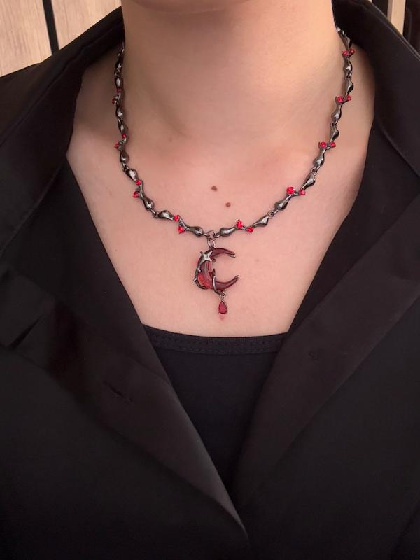 گردنبند red moon🌗