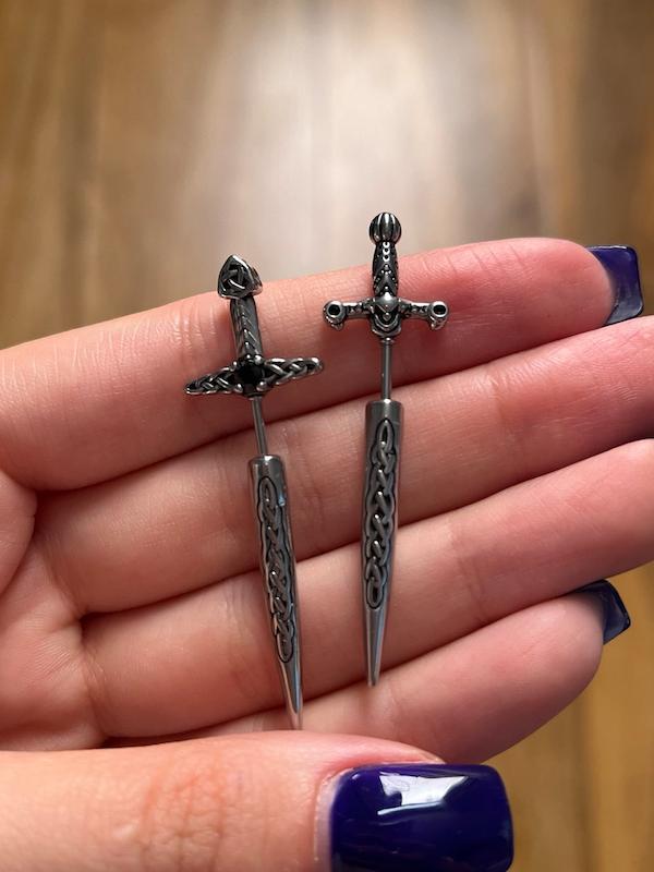 پیرسینگ شمشیر