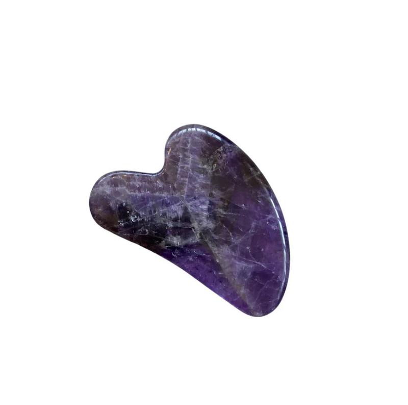 خرید گواشا آمیتیست | Amethyst Gua Sha ماساژور سنگ بنفش صورتابزار ماساژ صورت گواشا از سنگ آمیتیست طبیعی بنفشگواشا آمیتیست سنگ بنفش معدنی با خاصیت ضدالتهاب، ضد استرس و مناسب پوست‌های چرب و حساس. لیفت، آرامش و پاک‌سازی پوست با ابزار سنتی چینی
