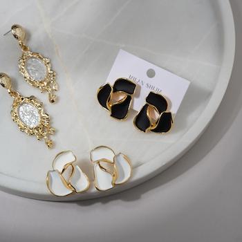 گوشواره‌های مجلسی زنانه خاص و لوکس با طراحی متفاوت، مناسب برای استایل شب و مراسم رسمی – مدل‌های ترند ۲۰۲۵.