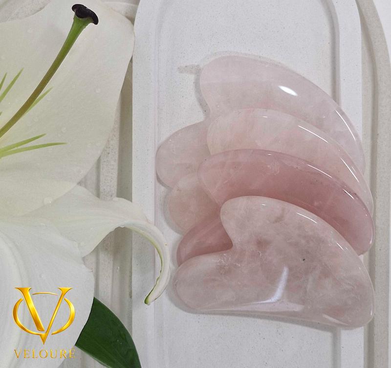 گواشا رز کوارتز  | Rose Quartz Gua Sha – زیبایی طبیعی، لیفت بدون تزریق