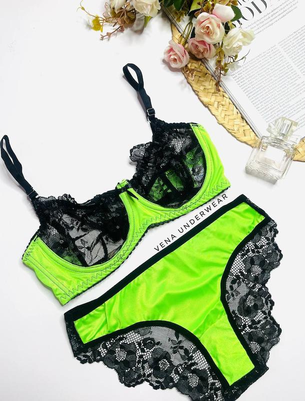 ست سوتین شورت ساتن دانتل فانتزی برند B&D