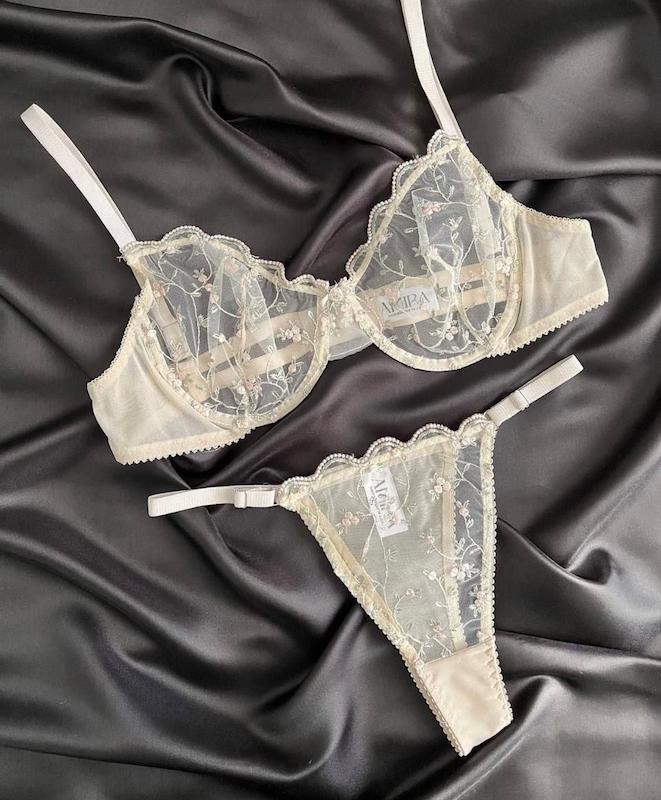 ست سوتین شورت دانتل فنردار برند AMIRA