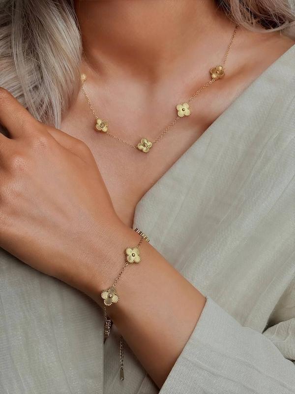 ست گردنبند و دستبند ونکلیف