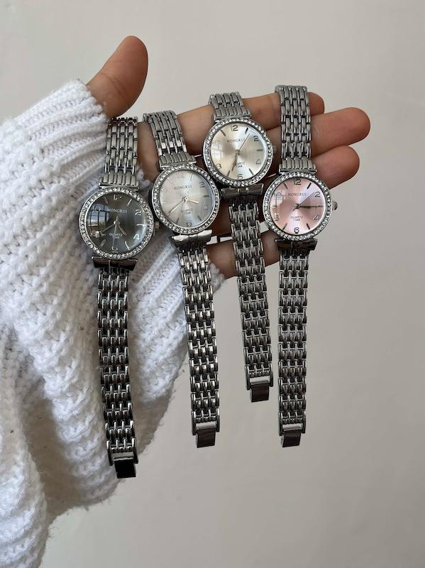 ساعتمچی دخترانه هانگری گرد دور نگین کد ۲