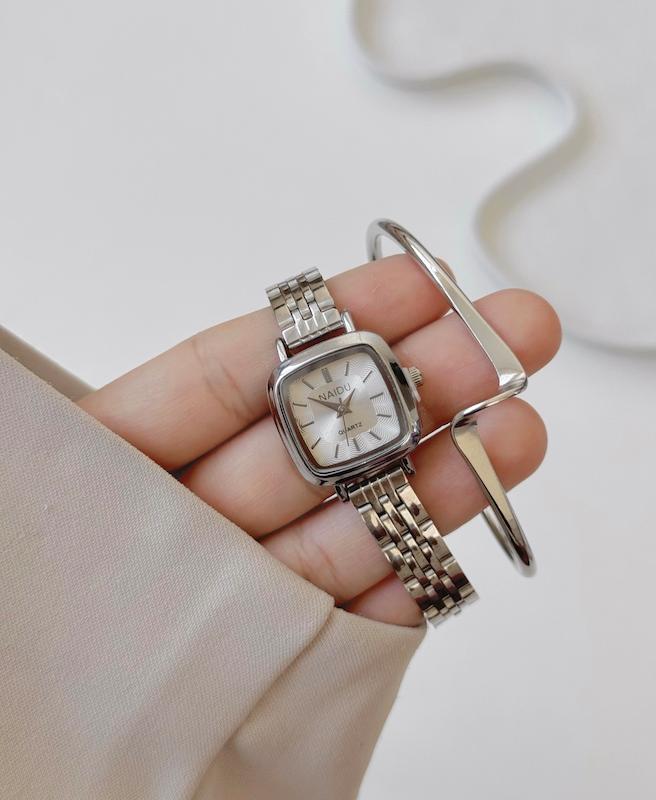 ساعت مچی دخترانه نایدو مربع کلاسیک