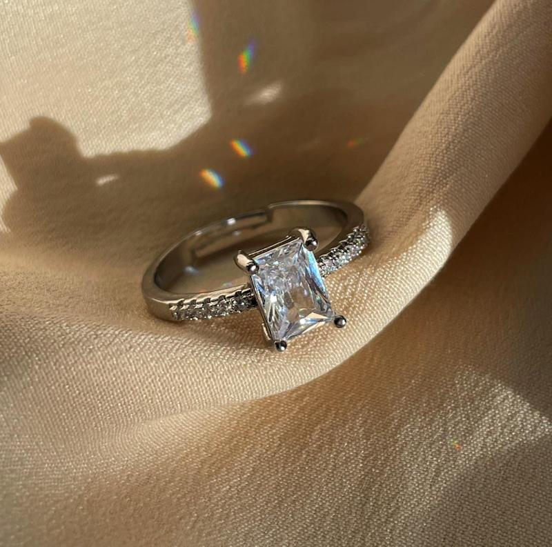 انگشتر تک نگین مینیمال | V37