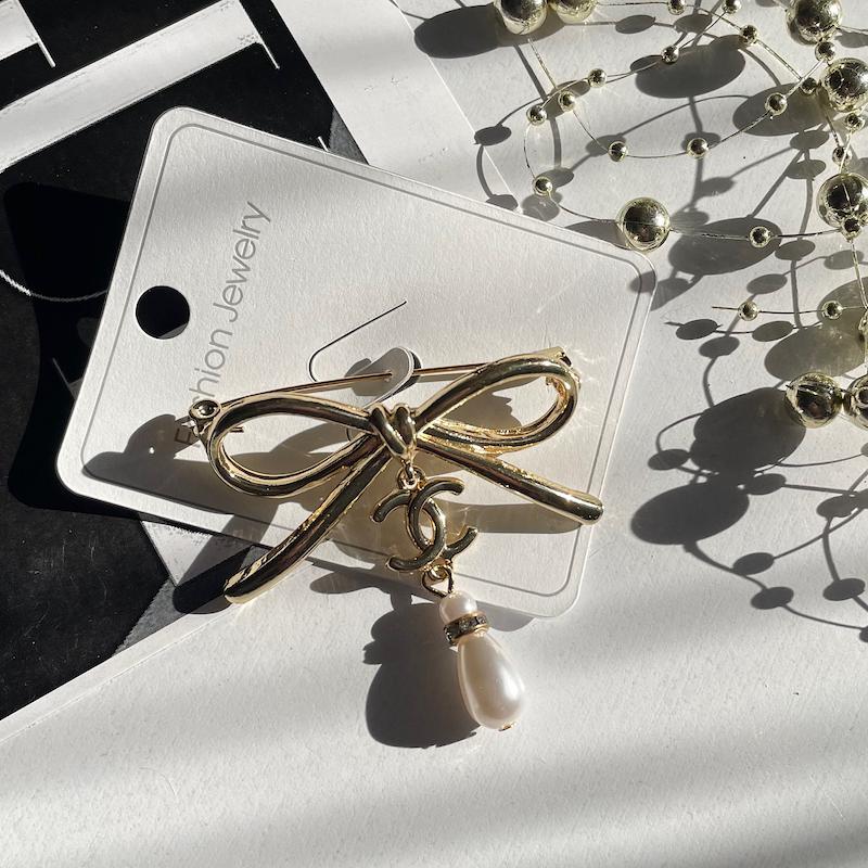 گل سینه پاپیون 