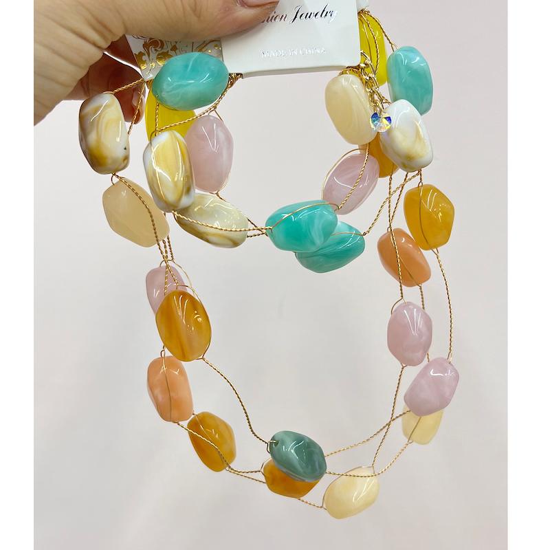 گردنبند و دستبند سنگ رنگی