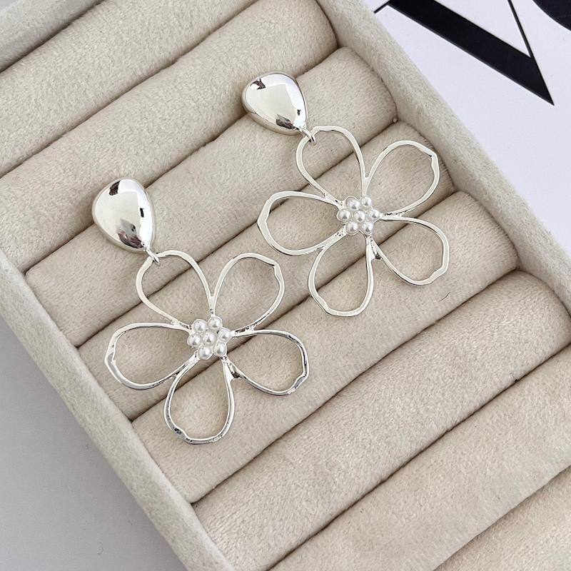 گوشواره گل اب نقره