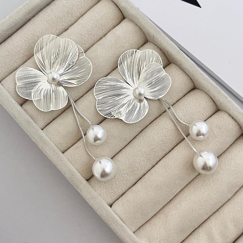 گوشواره گل توری اب نقره