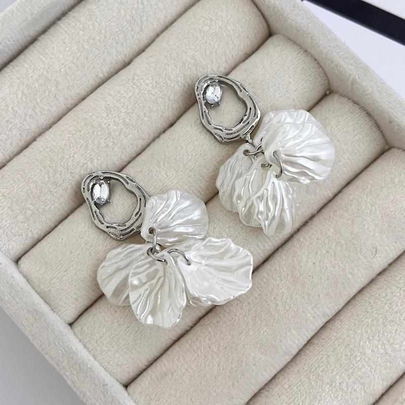 گوشواره پولکی پایه نقره ای