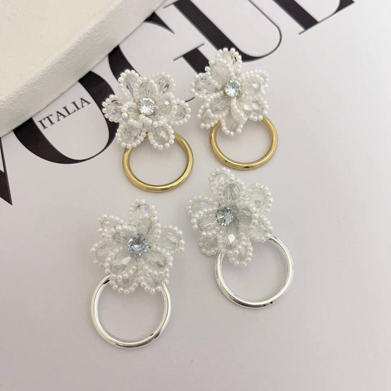 گوشواره گل سفید