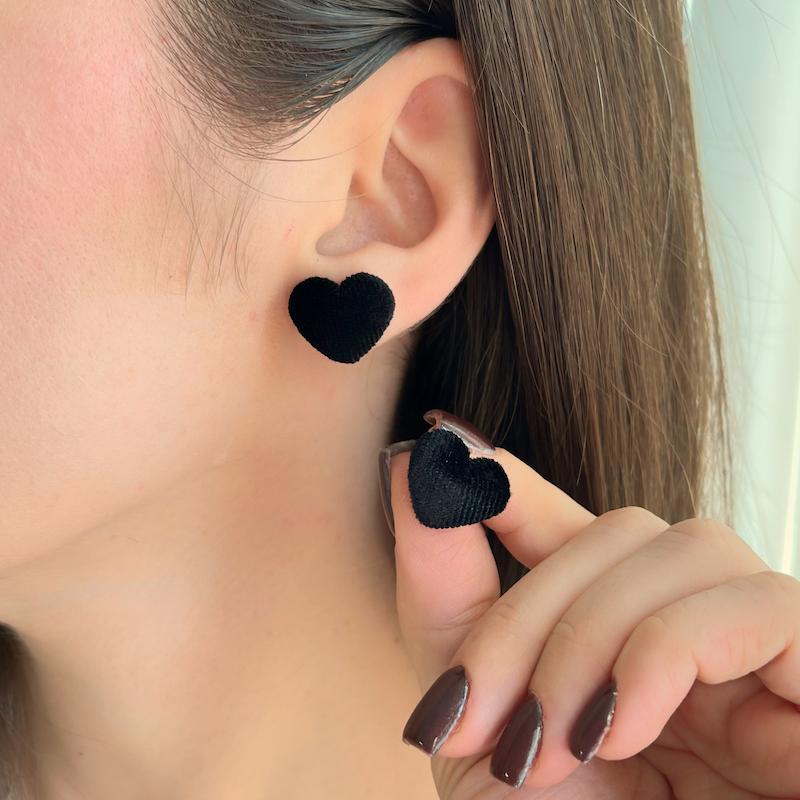 گوشواره قلب کوچک مخمل