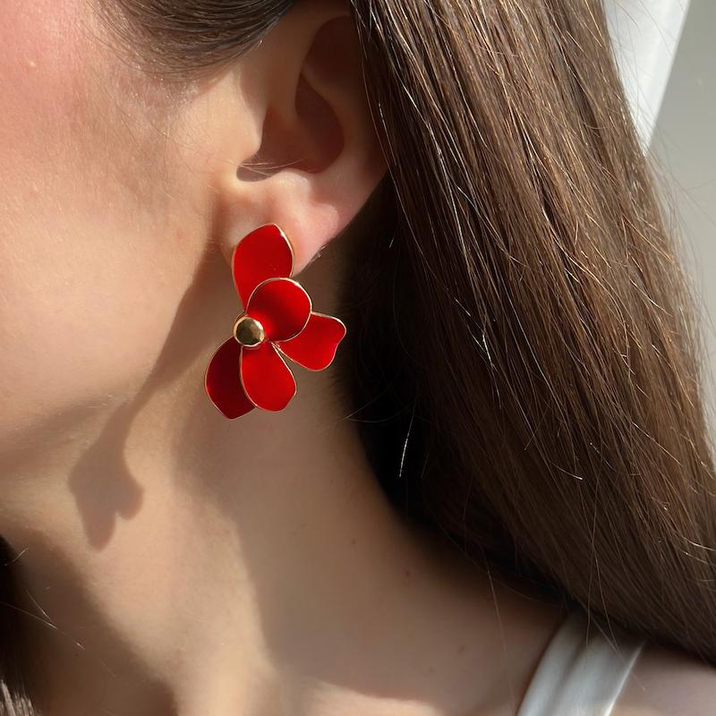 گوشواره نیم گل قرمز 