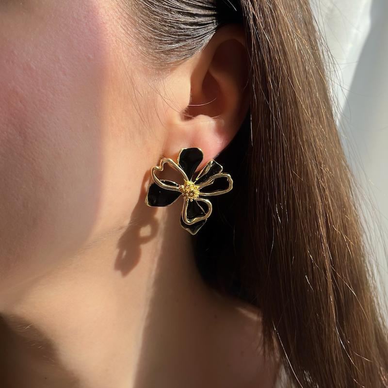 گوشواره گل میناکاری مشکی