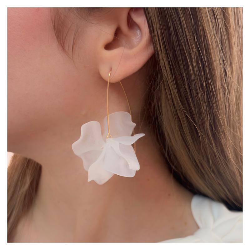 گوشواره واژگون سفید مات