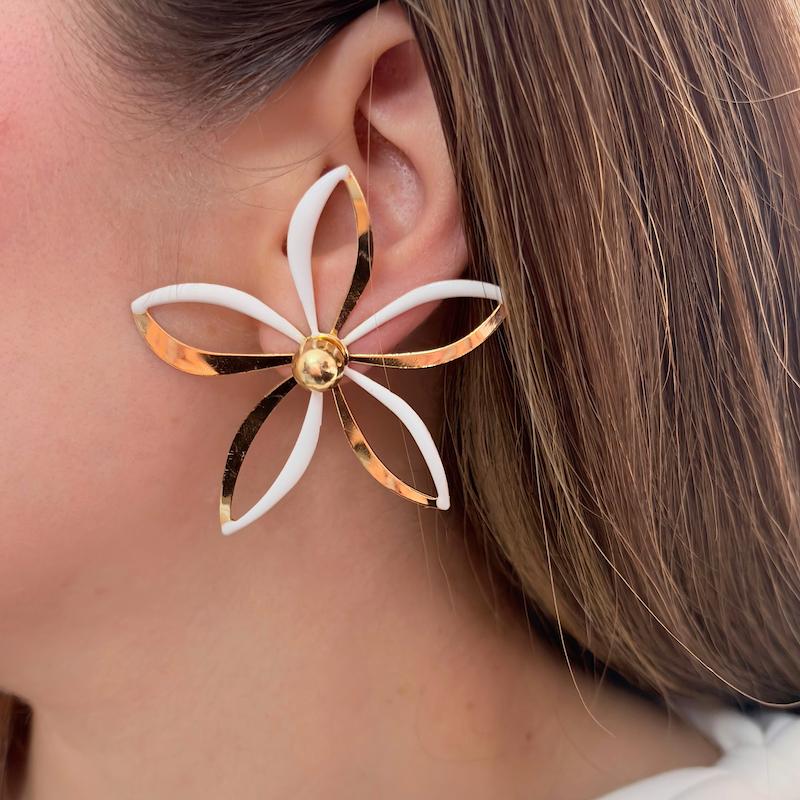 گوشواره گل سفیدطلایی بزرگ