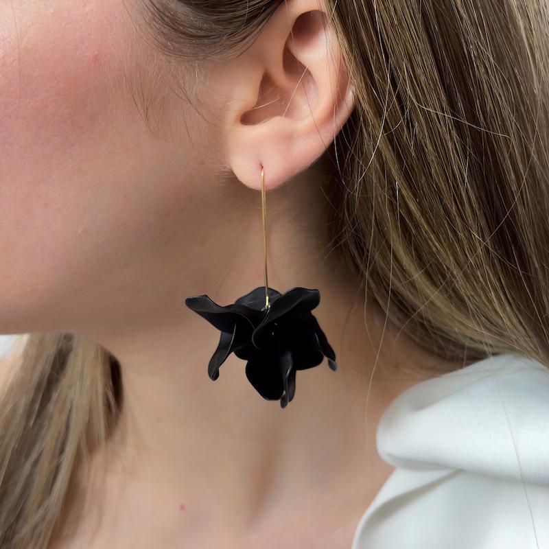 گوشواره گل واژگون مشکی 