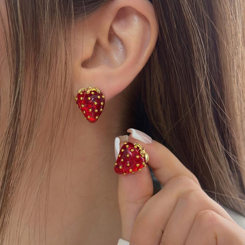 گوشواره توت فرنگی 