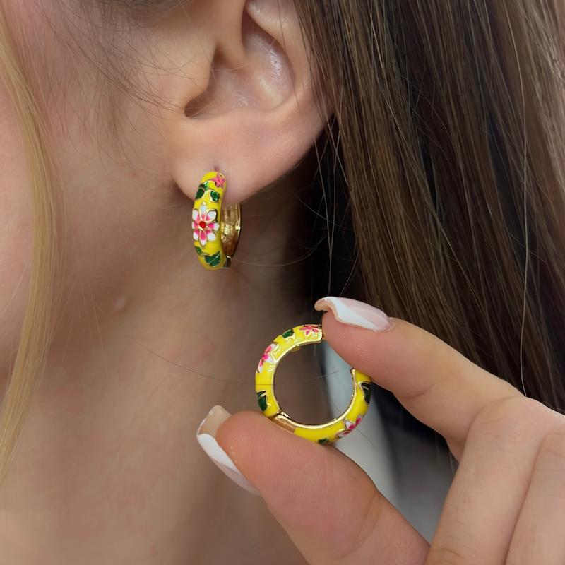 گوشواره حلقه ای زرد میناکاری