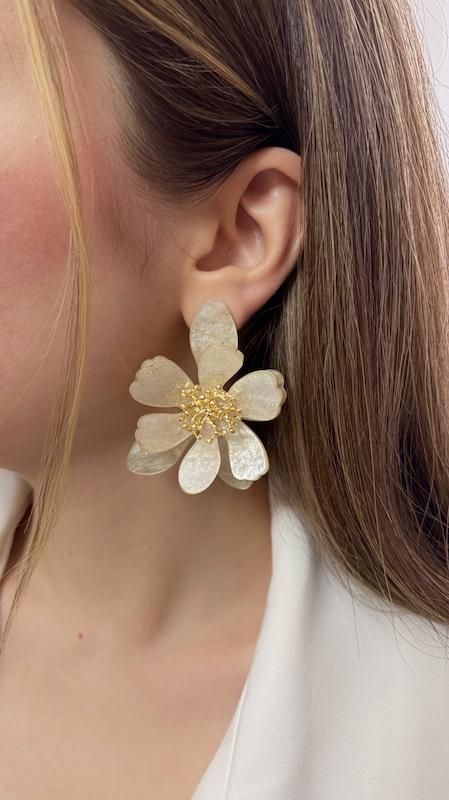 گوشواره گل فشن بزرگ صدفی 