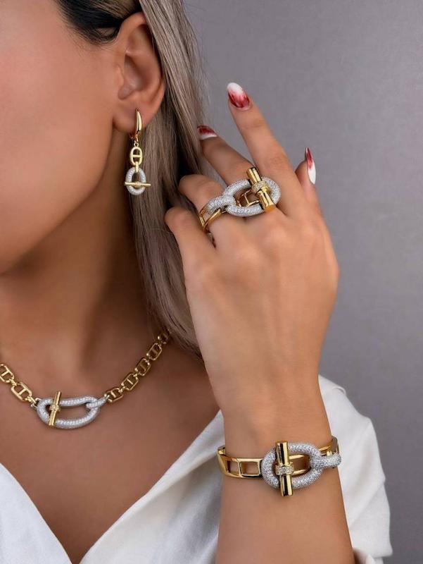 گردنبند و گوشواره هرمس 