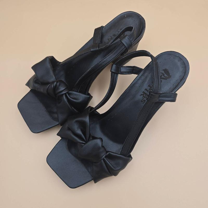 صندل پاشنه دار مناسب روزمره